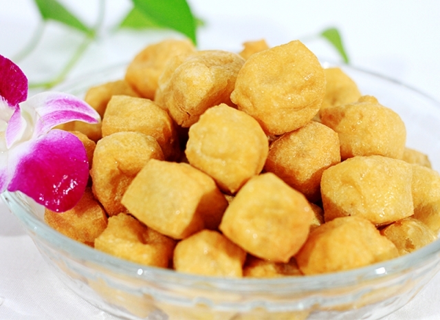 豆腐泡怎么批發(fā)制作，用豆制品油炸機(jī)輕松解決