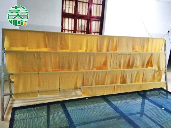 湖南平江縣客戶(hù)用彭大順設(shè)備做出的豆腐皮