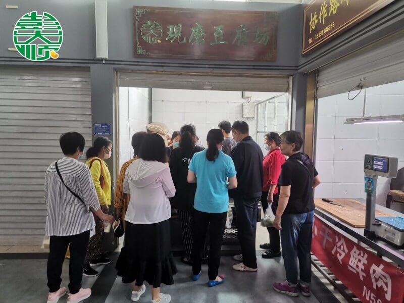 現(xiàn)磨豆腐坊桐柏路加盟店開業(yè)現(xiàn)場(chǎng)